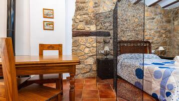 1 chambre, fer et planche Ă repasser, Wi-Fi gratuit, draps fournis