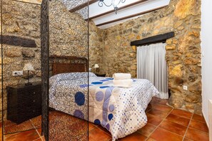 1 dormitorio, tabla de planchar con plancha, wifi gratis y ropa de cama