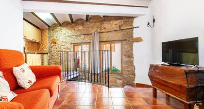 Apartment 'Loft Cuco' with Mountain View and Wi-Fi