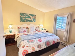 2 makuuhuonetta, työpöytä, silitysrauta/-lauta, ilmainen Wi-Fi