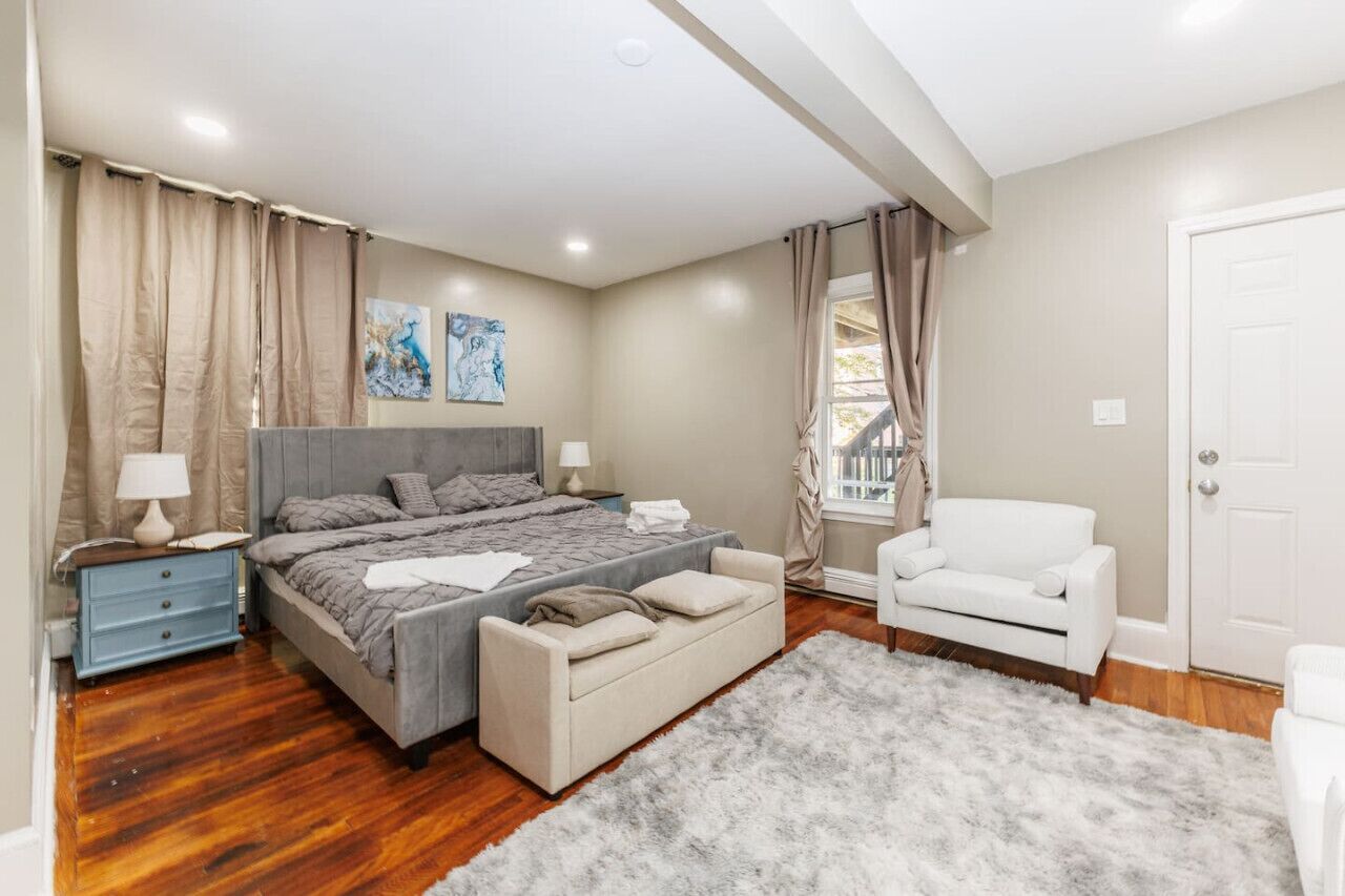 4 bedrooms, desk, iron/ironing board, free WiFi