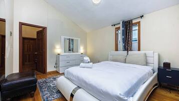 5 bedrooms, iron/ironing board, WiFi, bed sheets