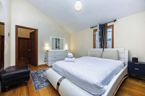 5 bedrooms, iron/ironing board, WiFi, bed sheets