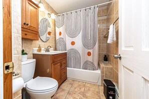 Sèche-cheveux, serviettes fournies