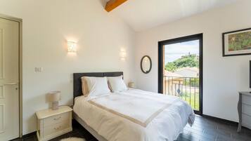 4 bedrooms, free WiFi, bed sheets