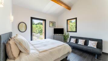 4 bedrooms, free WiFi, bed sheets