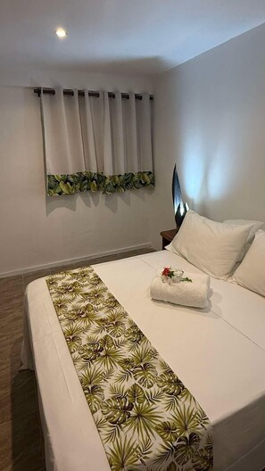 Comfort Room | Hypo-allergenic bedding, blackout drapes, iron/ironing board, WiFi - Flyfishing Anaa Toku Kaiga (Anaa)