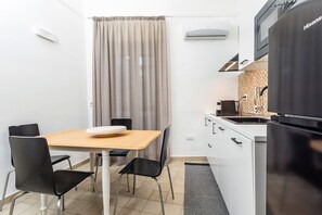 Refrigerador, microondas, parrilla de estufa y lavavajillas 