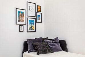 2 bedrooms, iron/ironing board, free WiFi, bed sheets