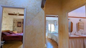 2 chambres, fer et planche Ă repasser, Wi-Fi gratuit, draps fournis