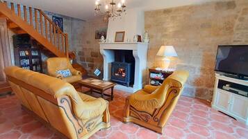 TV, fireplace, DVD player, ping pong