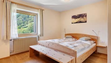 1 bedroom, free WiFi, bed sheets