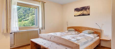 1 bedroom, free WiFi, bed sheets