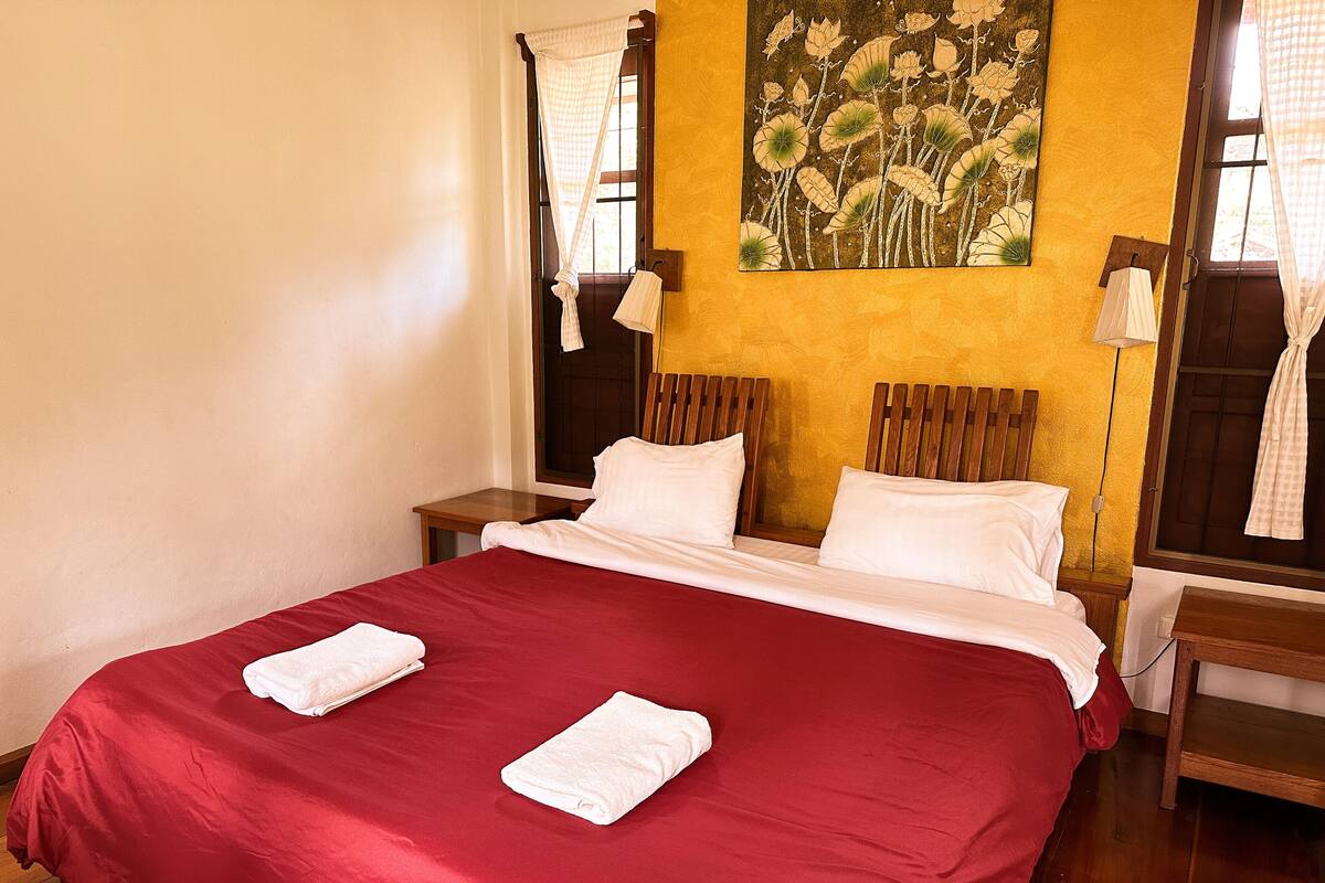Bungalow de lujo, vista al jardín | 1 habitación, escritorio y espacio para trabajar con laptop