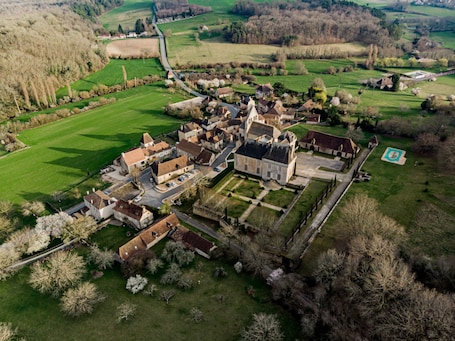 Exterior. Holiday Home 'Les Gabernous' with Private Terrace and Garden