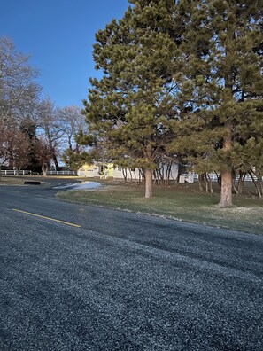 Property grounds - Large 4-bedroom 3-bath single level home with spacious greatroom and dining area (Rigby)