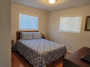 2 slaapkamers, een strijkplank/strijkijzer, reisbedje, wifi