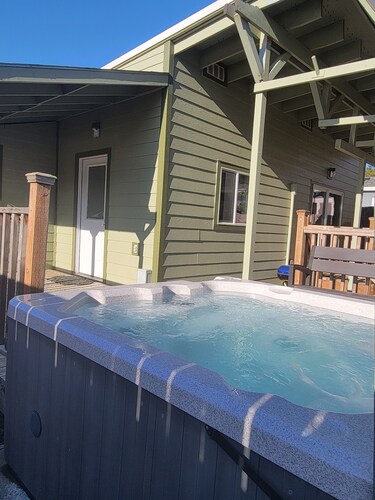 Soothing beach house with WiFi in Lincoln Beach