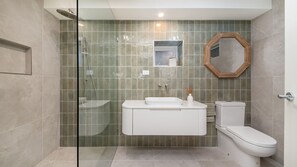 Shower, hair dryer, towels