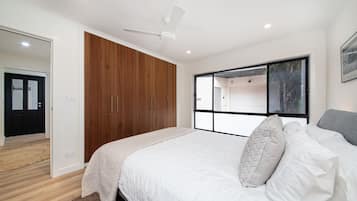 3 bedrooms, iron/ironing board, travel cot, free WiFi