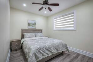 3 habitaciones, tabla de planchar con plancha, wifi y ropa de cama 