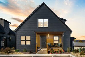 Home Exterior - 7BR Rocky Shores Resort • Hot Tub • Indoor Pool • Sleeps 21 (Branson)