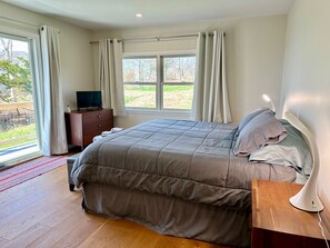 1 bedroom, WiFi, bed sheets - Stunning Ocean Views, newly renovated cottage-close to preserves, trails, and Harpswell Beaches (Harpswell)