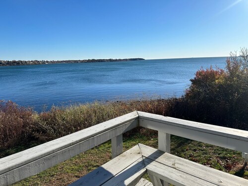 Stunning Ocean Views, newly renovated cottage-close to preserves, trails, and Harpswell Beaches