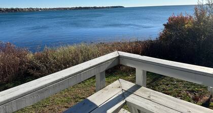 Stunning Ocean Views, newly renovated cottage-close to preserves, trails, and Harpswell Beaches