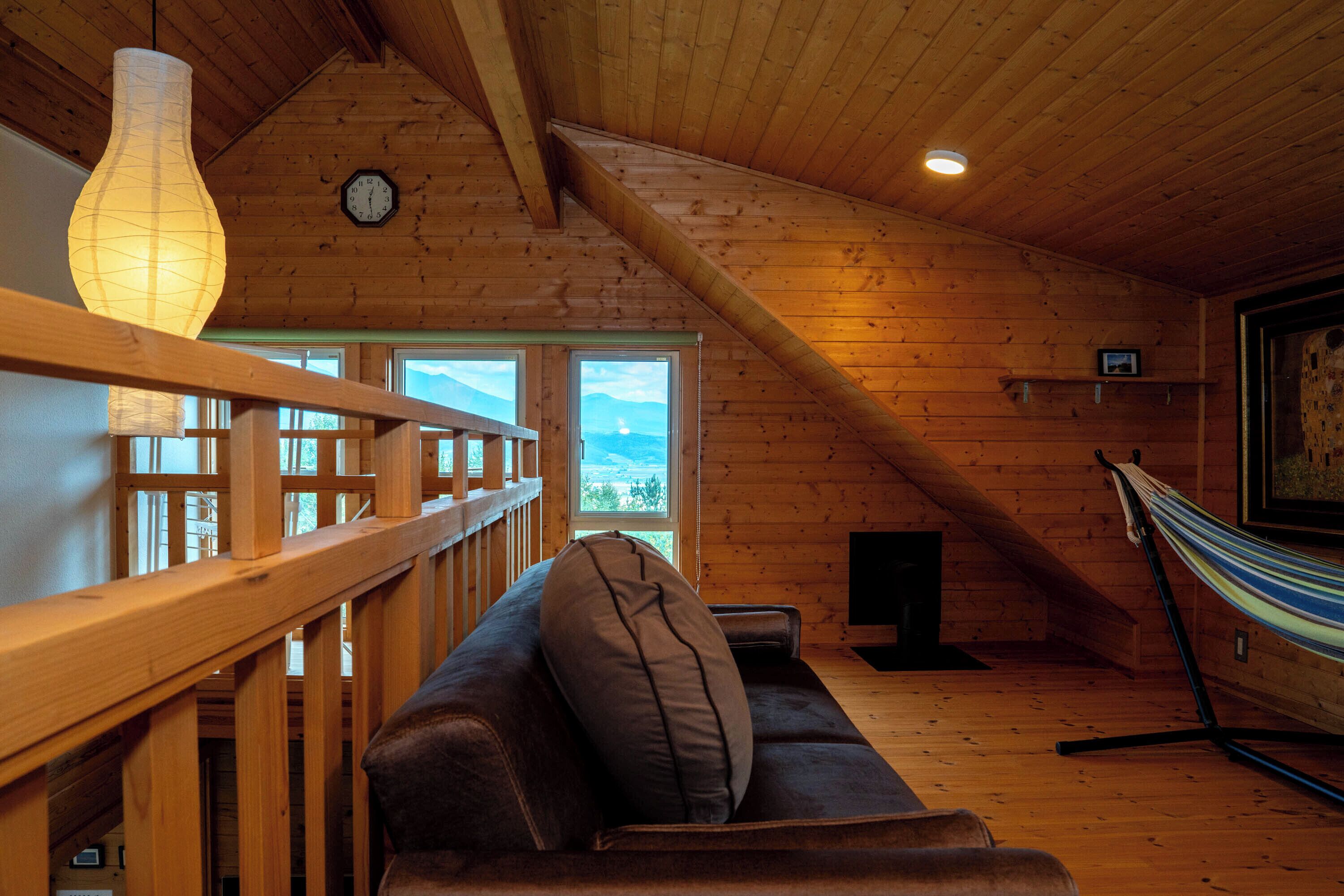 Ferienhaus, Gartenblick | Wohnbereich | 55-Zoll-Flachbildfernseher mit Digitalempfang, Fernseher