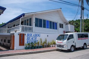 Exterior - Charming bed & breakfast with WiFi, AC in fabulous Malay (Malay)
