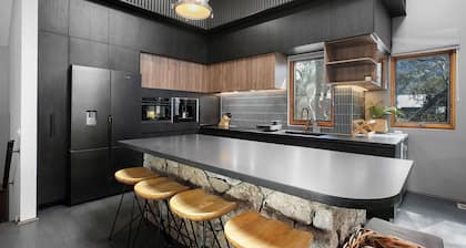 Ski In Ski Out #10 - Stunningly renovated Ski Retreat on snow - 3 Bed, 3 Bath