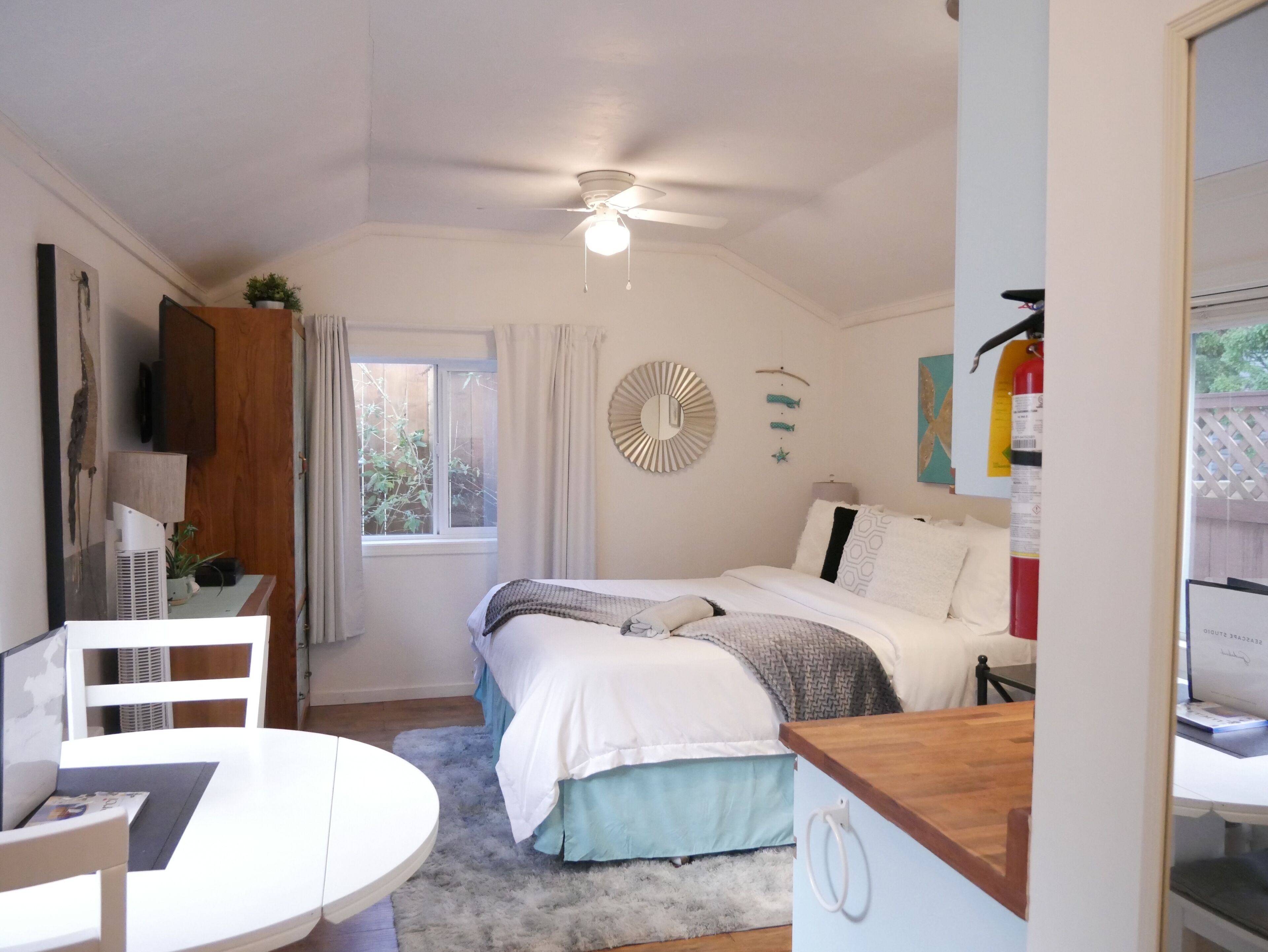 1 slaapkamer, een strijkplank/strijkijzer, gratis wifi, beddengoed