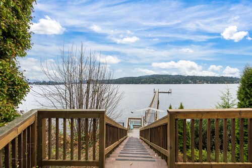 Oceanfront Studio Suite: Private Boardwalk, Beach Access, & Free Kayaks!