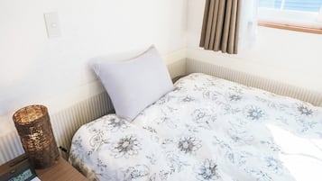 1 bedroom, desk, free WiFi, bed sheets