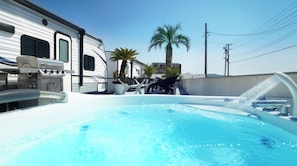 Bain à remous extérieur