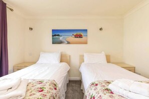 4 bedrooms, WiFi, bed sheets