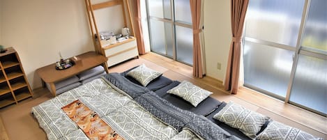 1 室のベッドルーム、アイロン / アイロン台、WiFi (無料)、ベッドシーツ