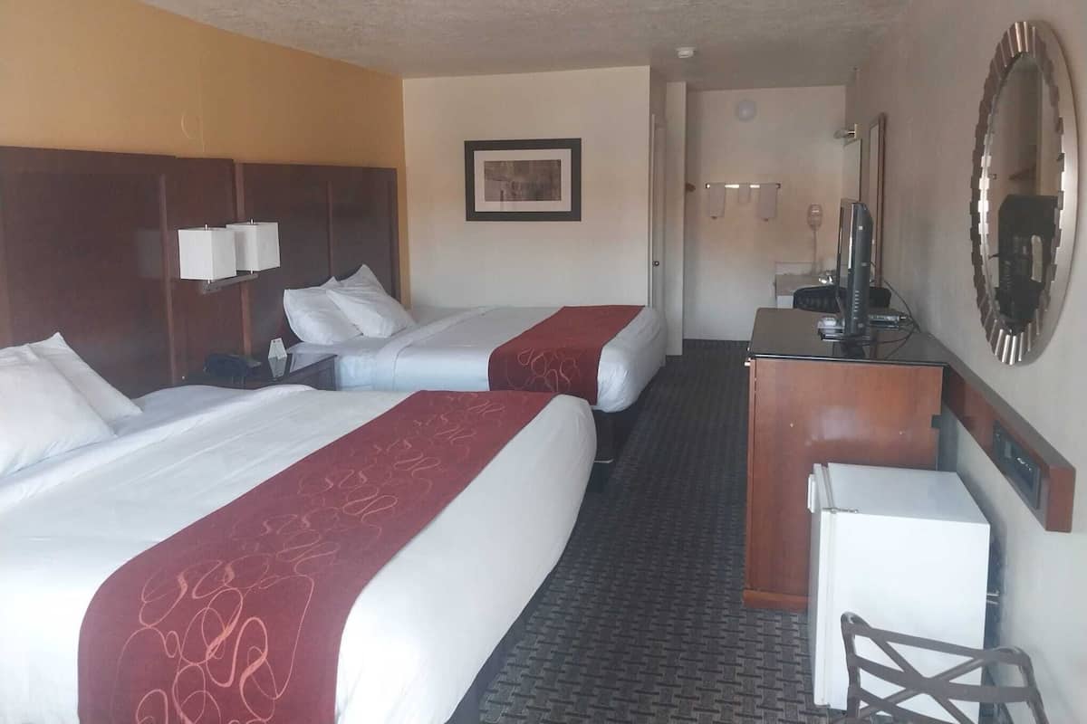 Superior Room | Desk, iron/ironing board, free WiFi, bed sheets