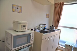 Fridge, microwave, stovetop, cookware/dishes/utensils