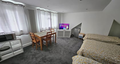 Self Contained Studio Near Windsor Attractions!