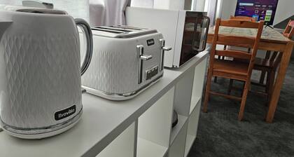 Self Contained Studio Near Windsor Attractions!