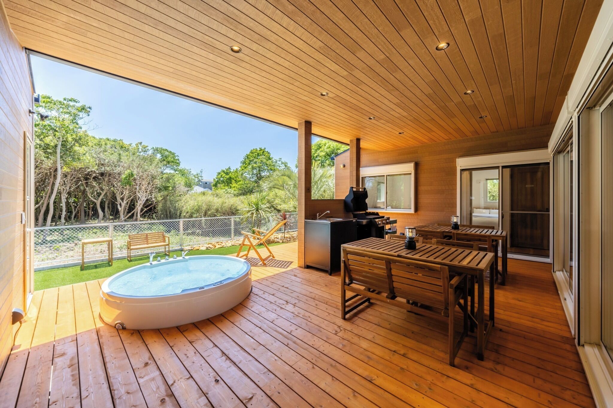 屋外ダイニングエリア