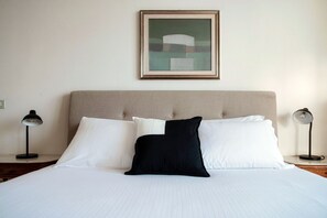 2 bedrooms, iron/ironing board, WiFi, bed sheets - Apartment with Lakefront Terrace (CASA COTIMA) (Campione d'Italia)