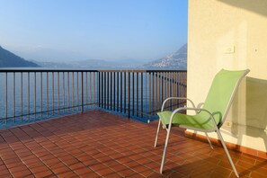 Terrace/patio - Apartment with Lakefront Terrace (CASA COTIMA) (Campione d'Italia)