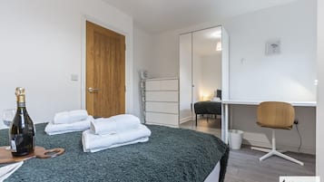 2 bedrooms, iron/ironing board, free WiFi, bed sheets