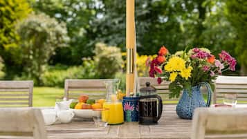 Outdoor dining