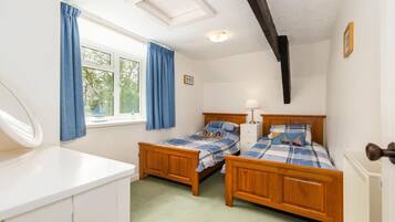 7 bedrooms, desk, iron/ironing board, WiFi