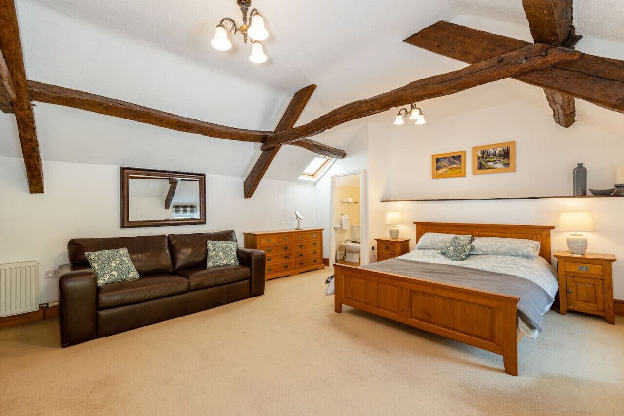 7 bedrooms, desk, iron/ironing board, WiFi