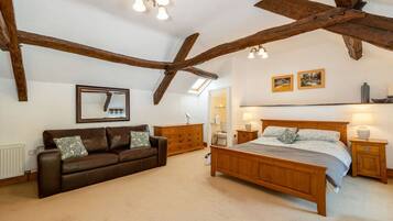 7 bedrooms, desk, iron/ironing board, WiFi
